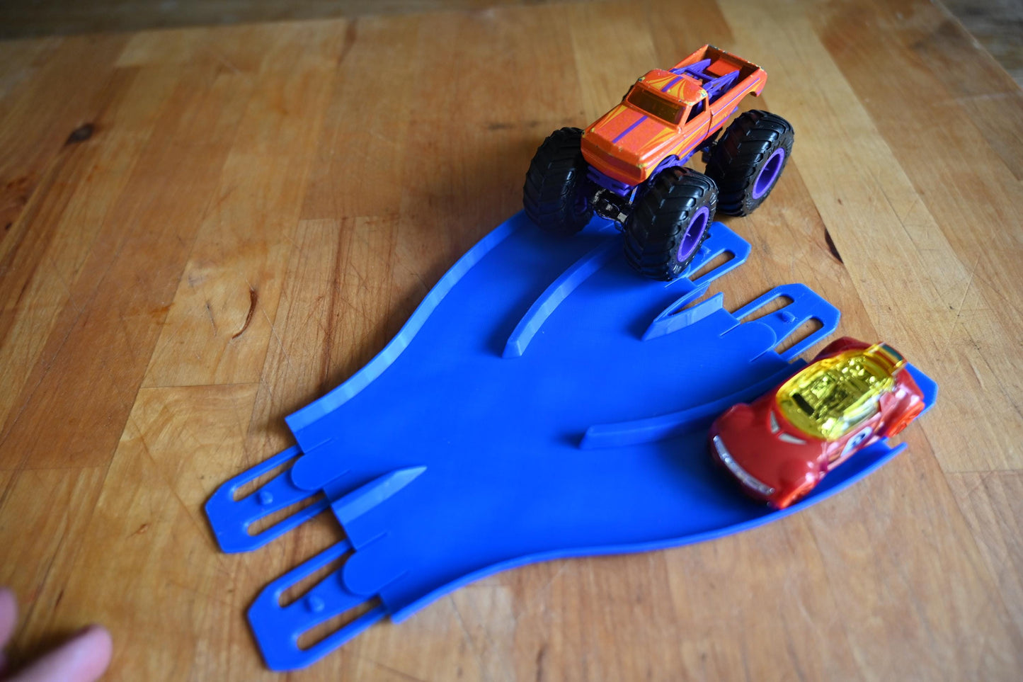 Blue 4-Lane to 2-Lane Track Connector: Hot Wheels Compatible