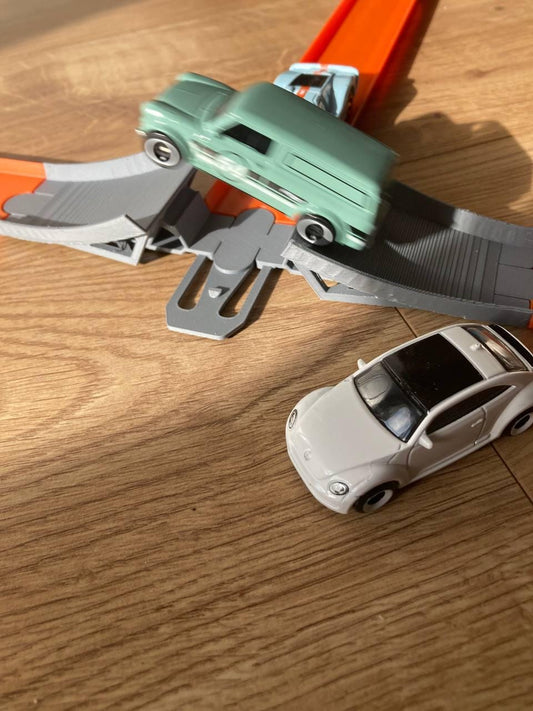 Hot wheels compatible track crossroads jump, 4 way track adaptor