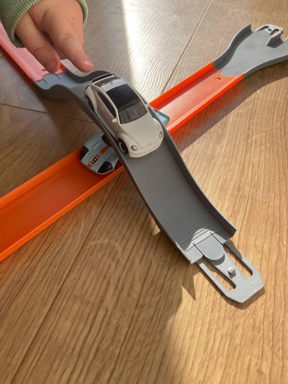 Hot wheels compatible bridge track, hump bridge up and over