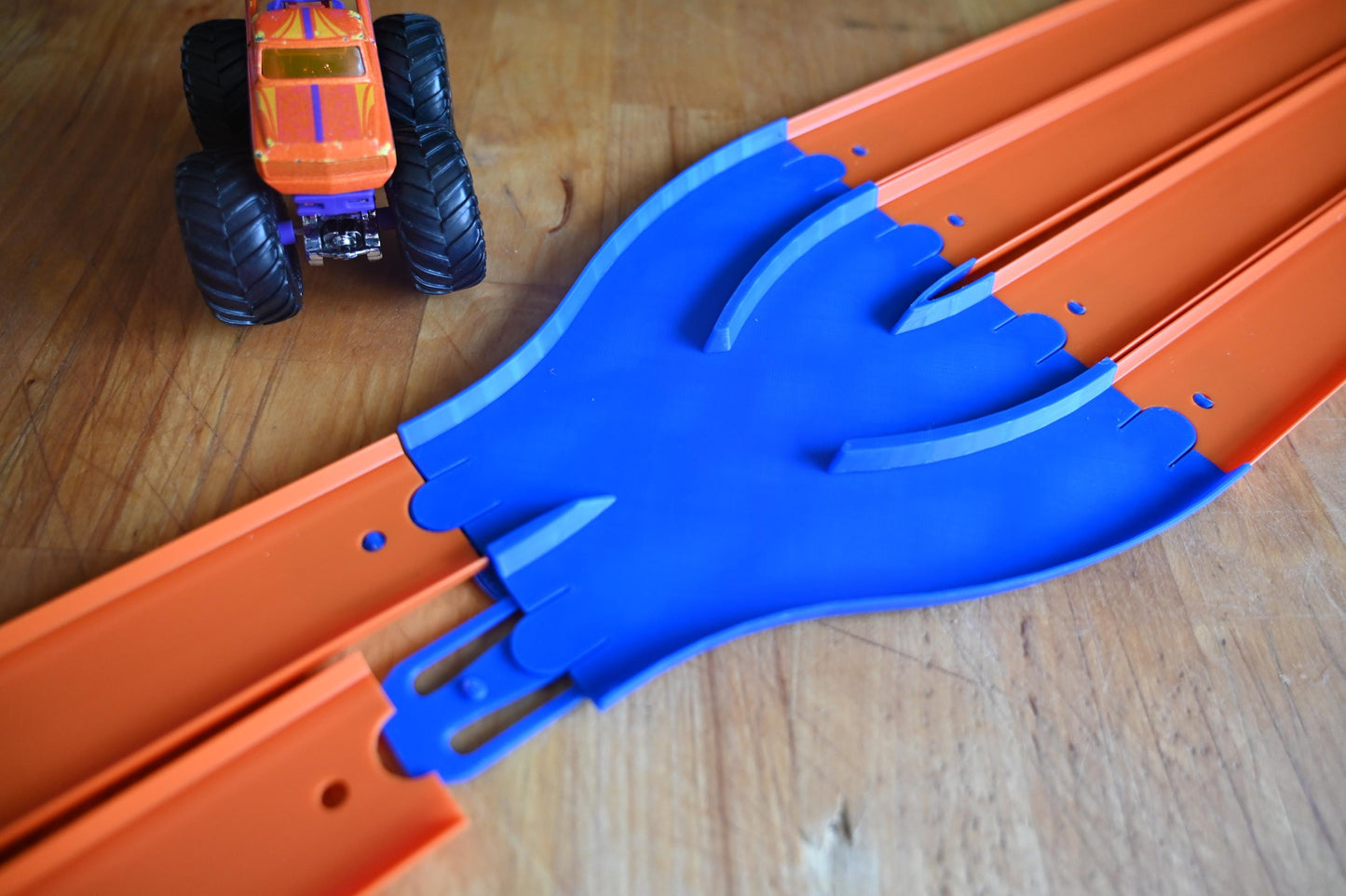 Blue 4-Lane to 2-Lane Track Connector: Hot Wheels Compatible
