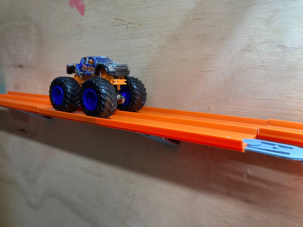 3D Printed Hot Wheels Track Wall Mount: For 2-Lane Epic Races