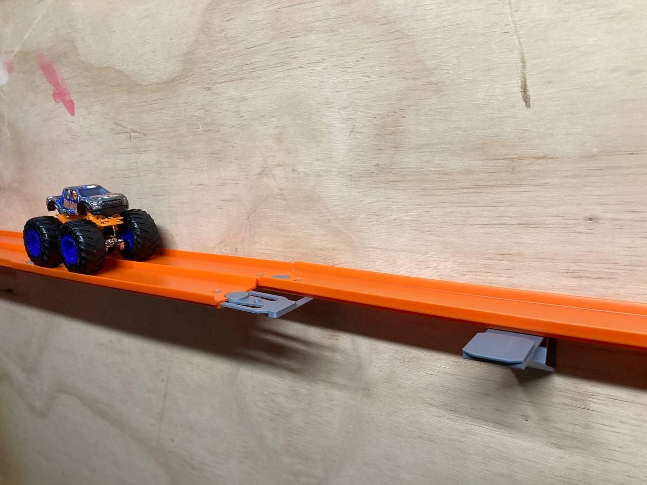 Orange Hot Wheels Track Wall Mount: For 2-Lane Epic Races