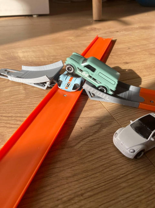 Hot wheels compatible track crossroads jump, 4 way track adaptor