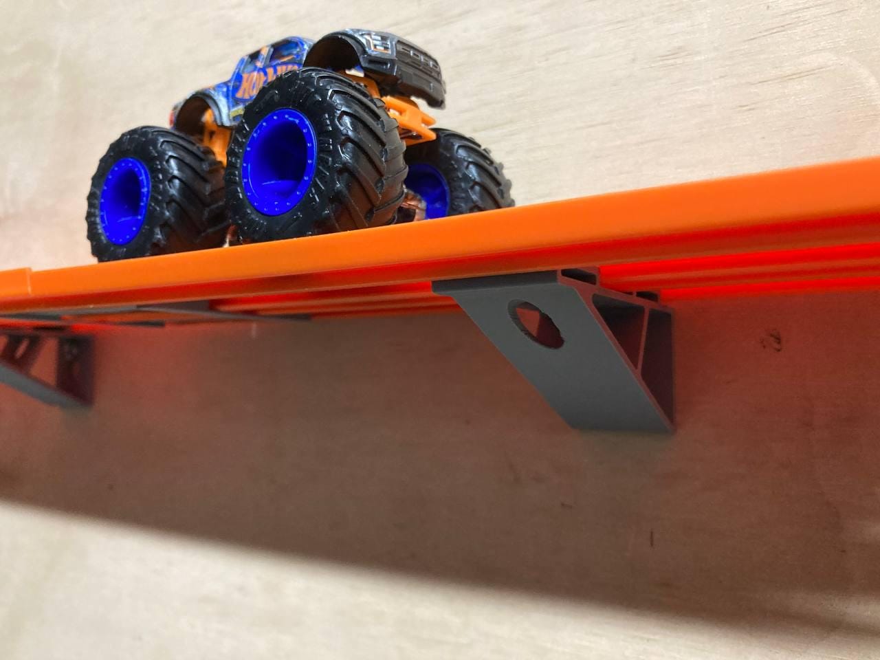 Orange Hot Wheels Track Wall Mount: For 2-Lane Epic Races